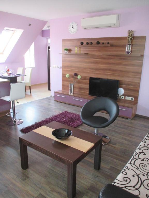 Alpha Apartman Sarvar Bagian luar foto