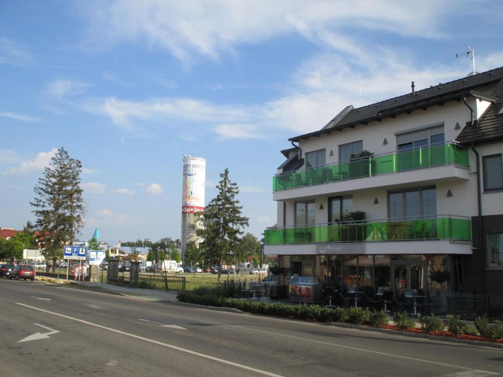Alpha Apartman Sarvar Bagian luar foto